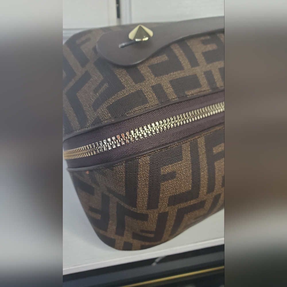 LOGO Brown Monogram Cosmetic Bag - Picture 6 of 7